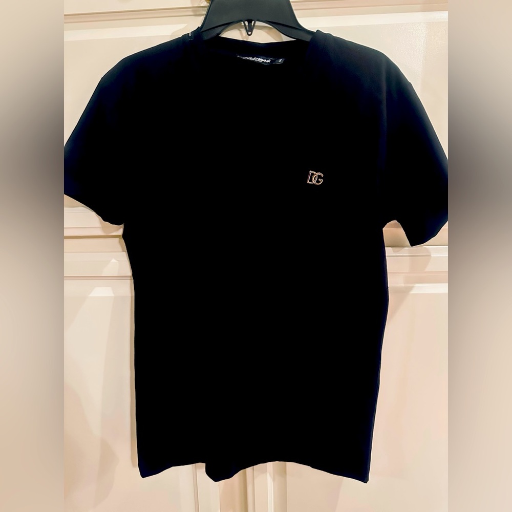 Dolce & Gabbana
- Cotton T-shirt, color black used like new size 44